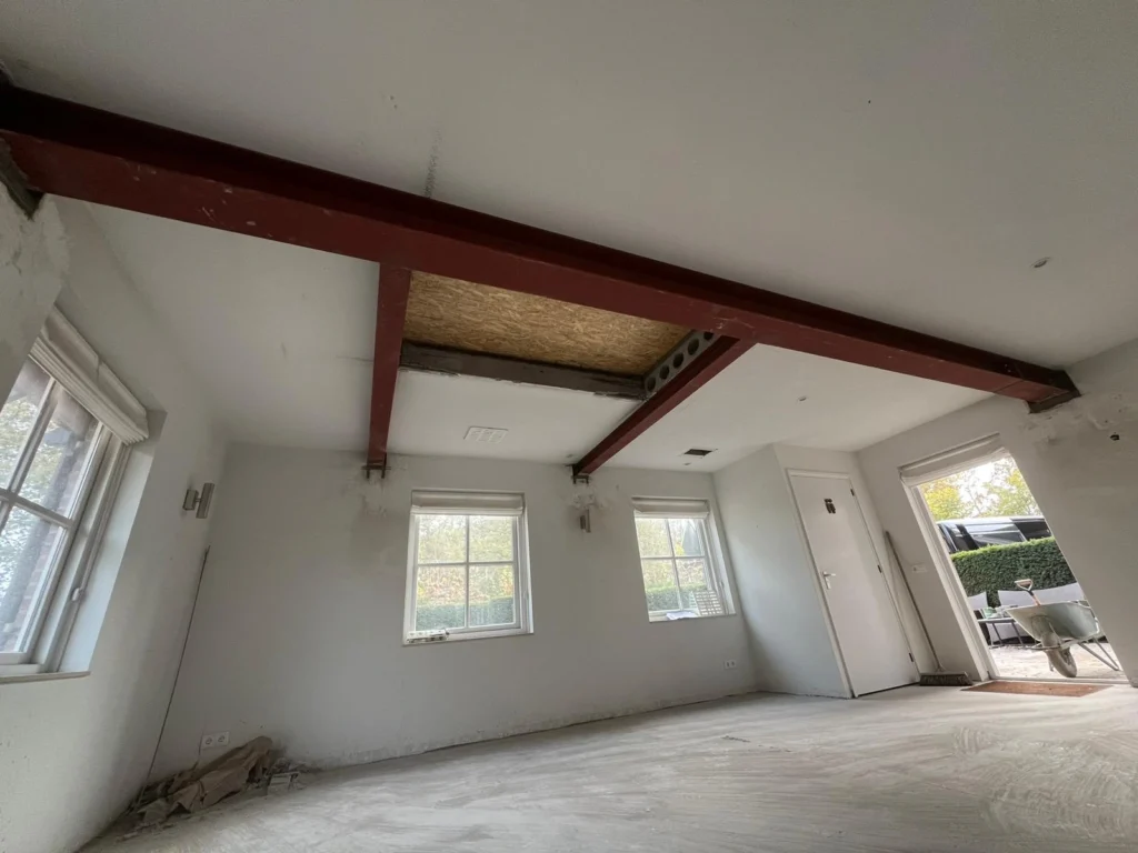 Staalconstructie met een stalen balk